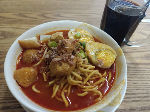 FENDY & LIS ROADSIDE CAFE