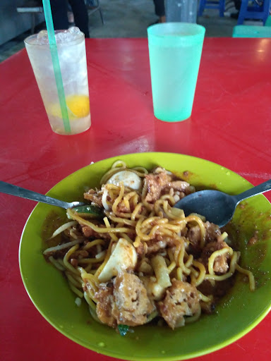 Gerai Mee Goreng Pokok Cherry Bukit Ubi