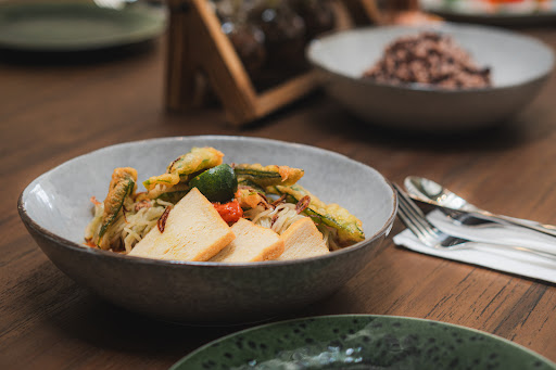 Kommune Lebuh Victoria | Conscious lifestyle & plant-based dining