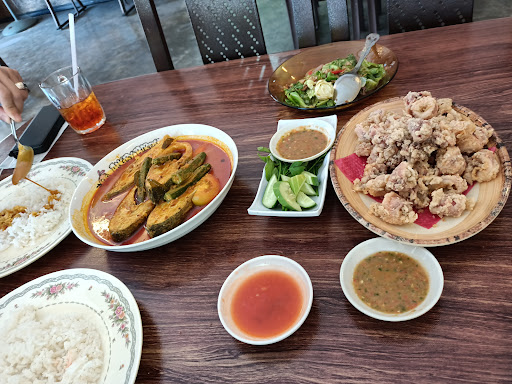 Azrina Gulai Panas