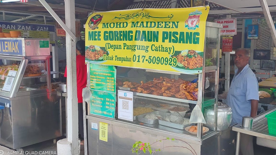 mee goreng daun pisang depan panggung cathay